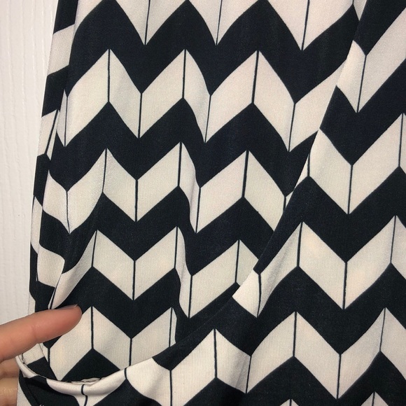 Black/cream chevron dress - Picture 3 of 5